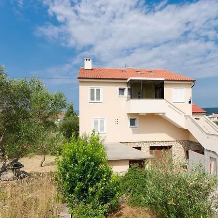 Apartament Mauro *